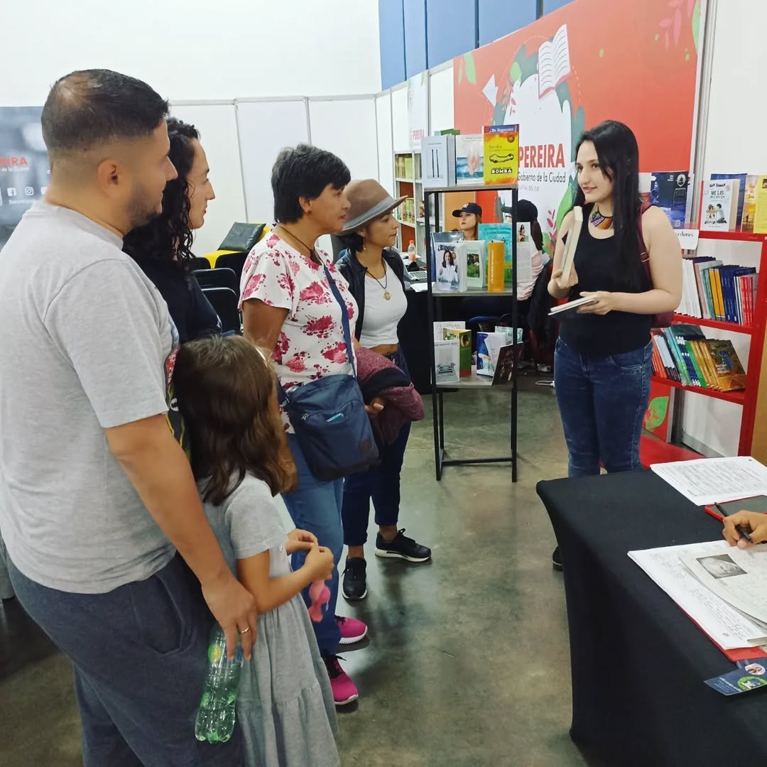 Valentina Tobón compartiendo con lectores en la Feria del Libro de Pereira