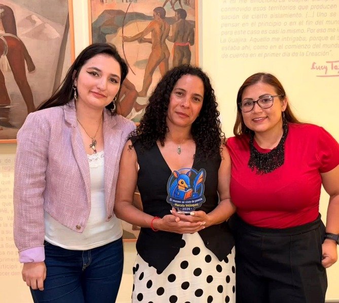 Organizadoras y participante de El Museo se viste de poesía